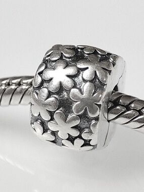 Pandora Flower Clip
